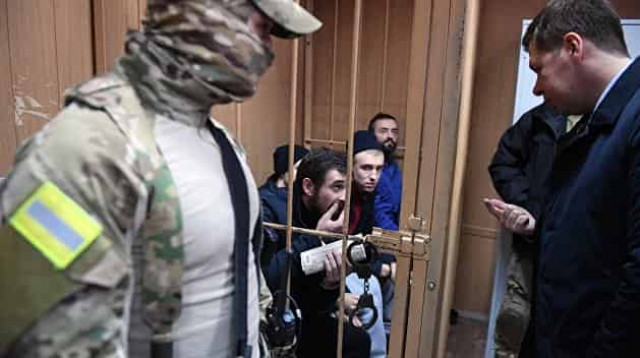 Суд в РФ продлил арест украинским морякам в закрытом режиме