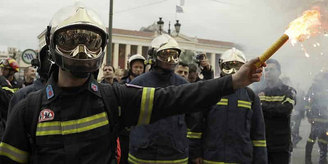 Пожарные провели акцию протеста под ОПУ: чего требуют