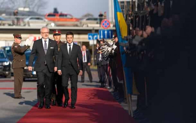 Зеленский купил для пресс-службы атлас после конфуза с Латвией