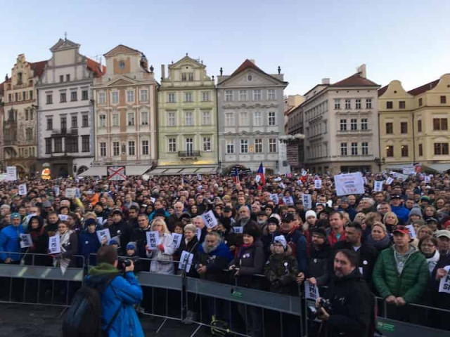 В Праге тысячи чехов требуют отставки премьера Бабиша