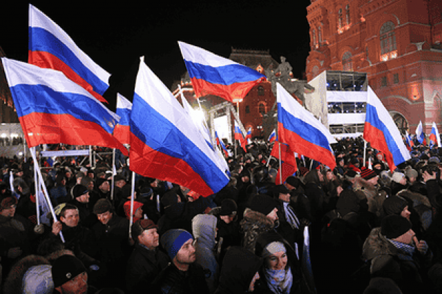 Митинг в честь годовщины присоединения Крыма начался в Москве
