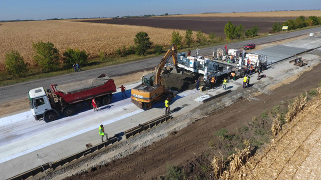 Шмыгаль пообещал украинцам трудоустройство на строительстве дорог
