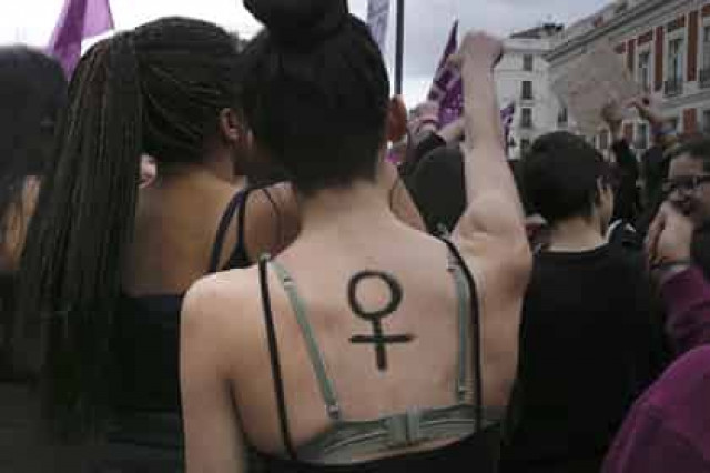 Российские юристы связали рост убийств с феминизмом
