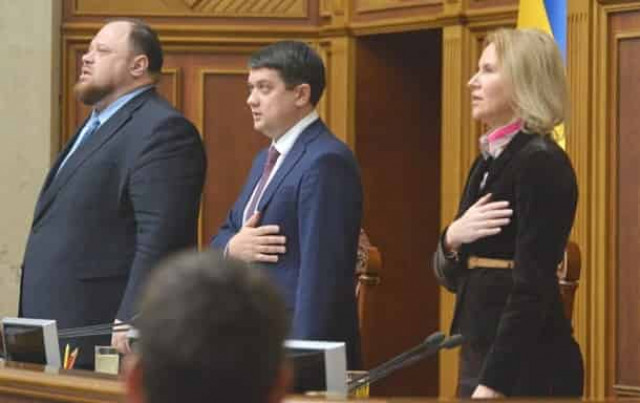 Разумков и его замы получили огромную зарплату 