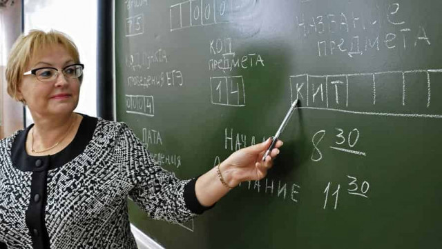 Украинским учителям повысят зарплату: известно когда и на сколько
