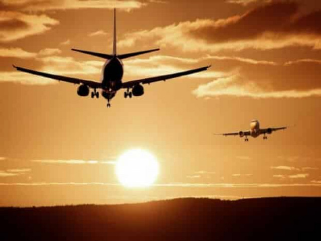 Літак з Хілларі Клінтон не долетів до столиці: перші подробиці НП