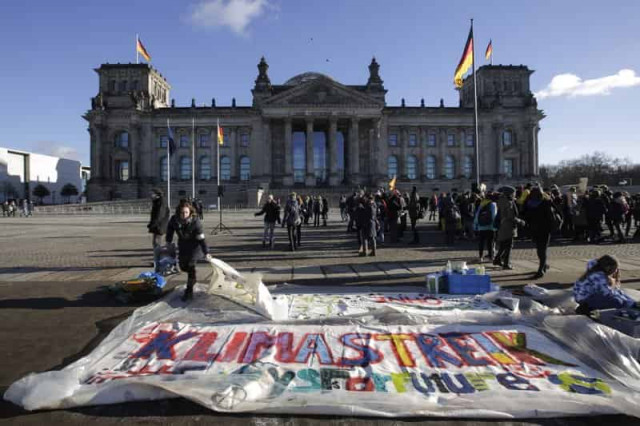 Swiss, German students protest inaction on climate change