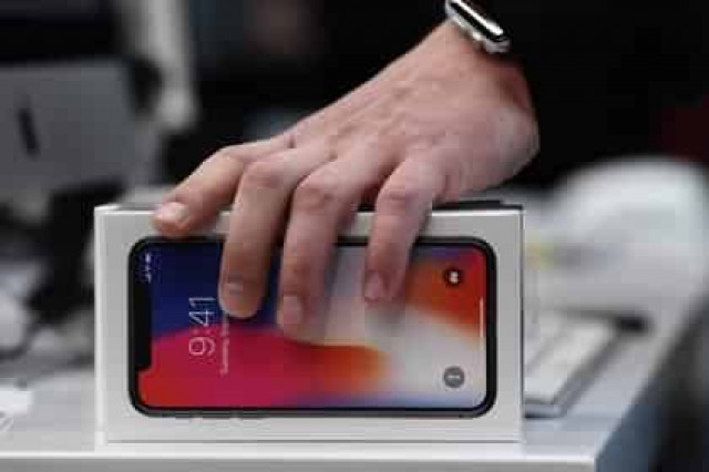 Россияне обрушили цены на iPhone X
