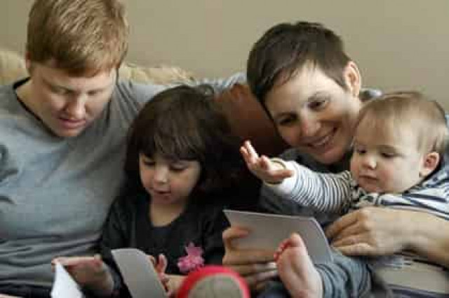 В США врач помолилась и отказалась осмотреть ребенка лесбиянок
