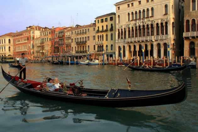 Соблюдение безопасной дистанции и ограничение числа пассажиров будут обязательными требованиями