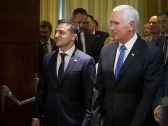 Зеленський поговорив по телефону з Пенсом