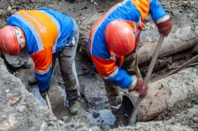 В Киеве массово лопнули трубы после подачи горячей воды