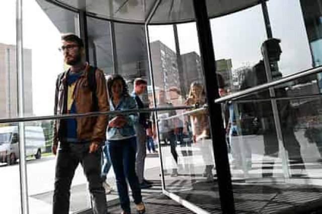 Названы самые удачные мужские имена для поиска любовниц в сети
