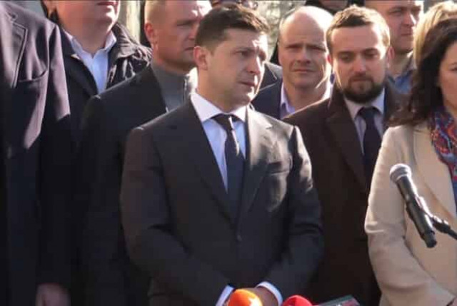 Владимир Зеленский поспорил с майором ВСУ из-за вопроса о своей службе в армии