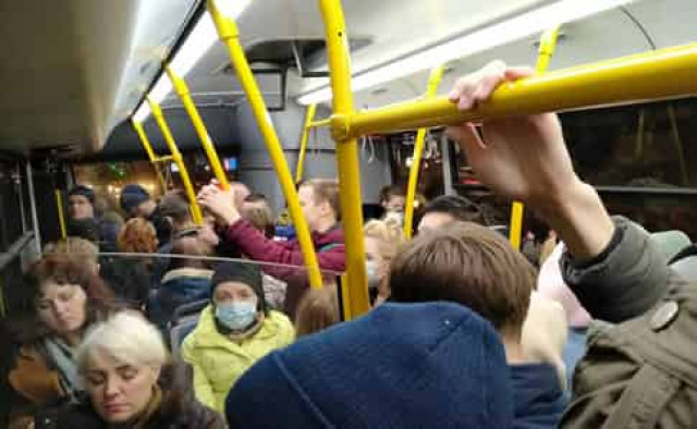 Зеленский требует, чтобы в городах увеличили количество общественного транспорта