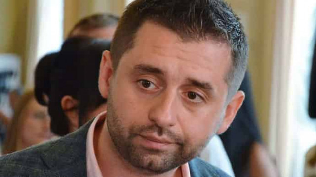 Арахамия заявил что новые лица не очень разбираются в сложных ситуациях