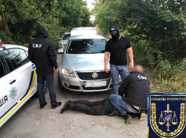 Патрульних поліцейських у Вінницькій області затримали за систематичне хабарництво