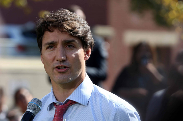 Trudeau vows to continue campaign amid blackface scandal