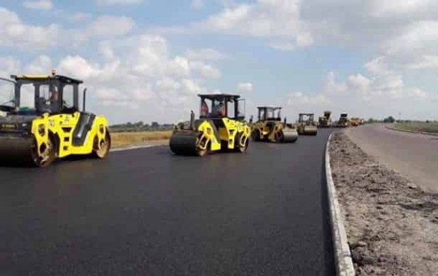 Укравтодор объяснил, кому жаловаться на плохие дороги