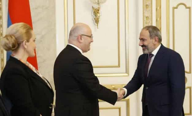 Грузия заинтересована в укреплении отношений с Арменией — министр обороны
