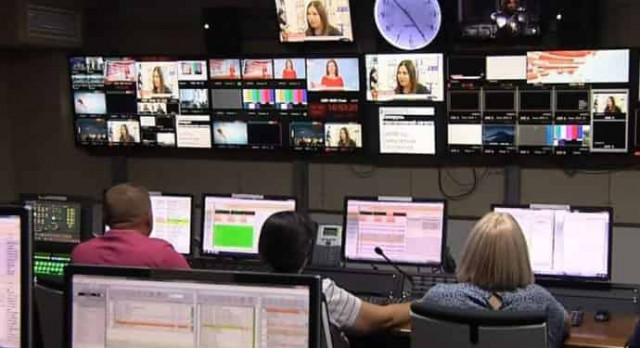 Рада просит Зеленского отменить блокирование спутниковых каналов