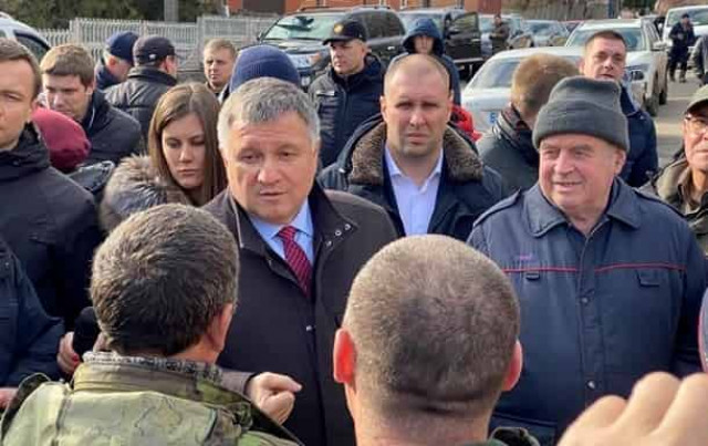 Аваков заявил, что к событиям в Новых Санжарах причастны политики