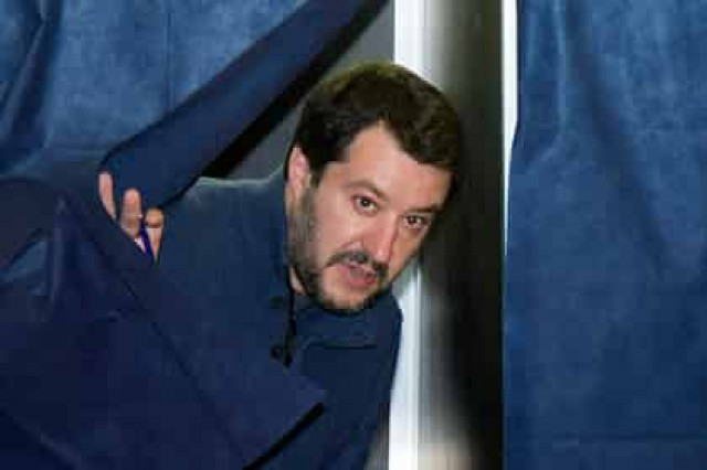 Итальянскому суду запретили судить премьера страны
