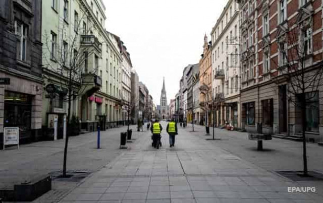 Матеуш Моравецкий объявил о введении режима эпидемии в стране