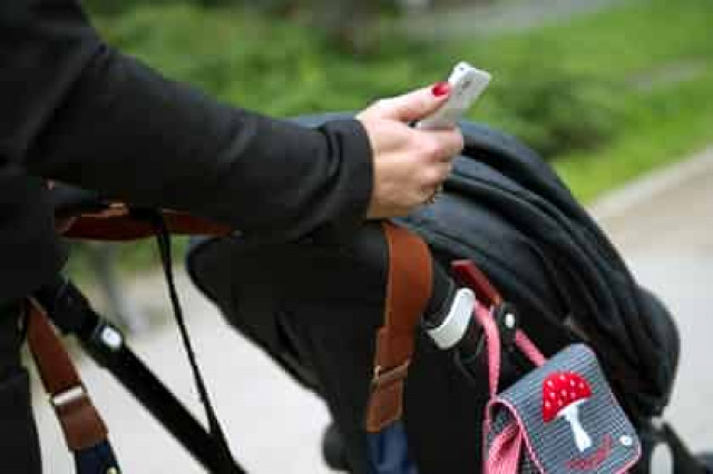 Десятки тысяч детей оказались в опасности из-за слежки родителей
