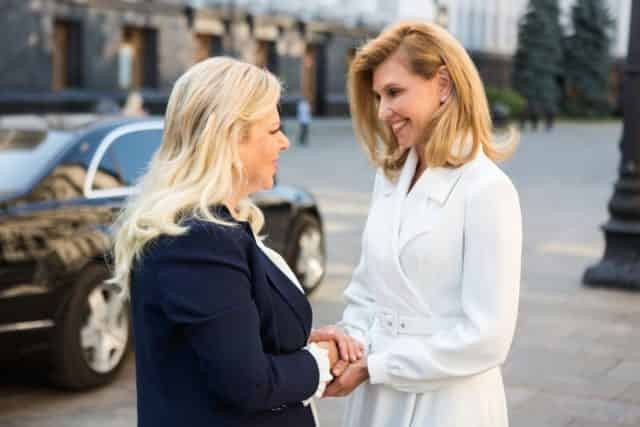 В сети обсуждают новый эффектный образ Елены Зеленской