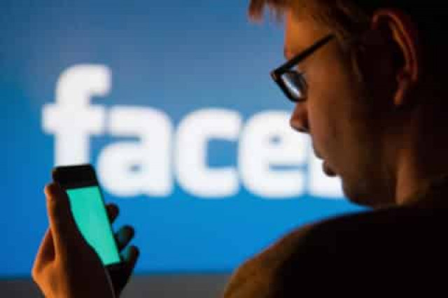 Facebook призупинив роботу десятків тисяч додатків в зв'язку з витоком даних
