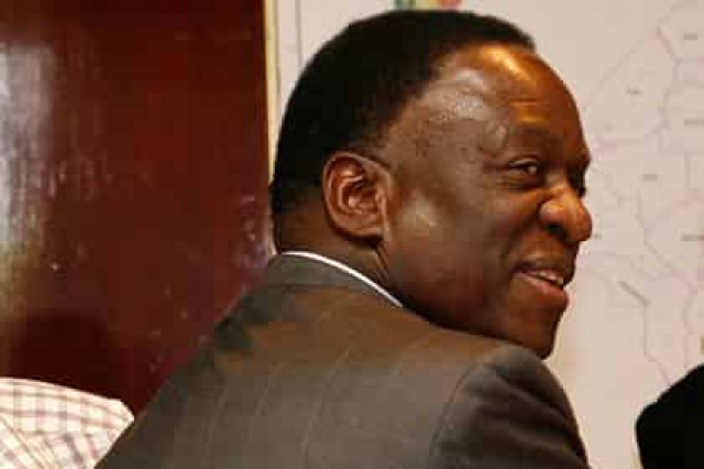 Вероятный преемник бессменного президента Зимбабве сбежал