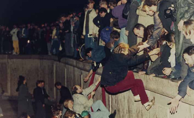 Демократия более уязвима, чем многие из нас полагали, но не стоит думать, что она обречена