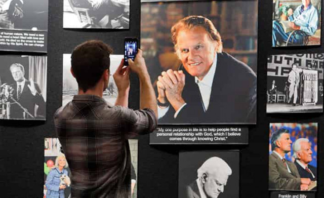 Умер великий объединитель Билли Грэм, оставив после себя расколотое евангельское христианство
