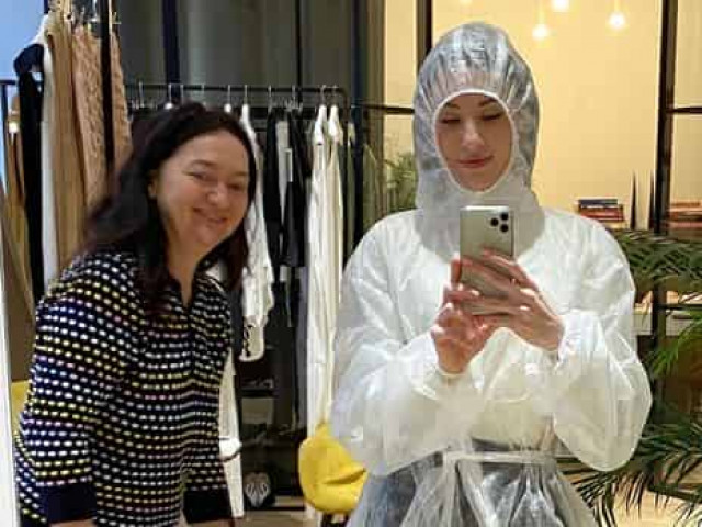 Украинский дизайнер запустила производство комбинезонов для медиков
