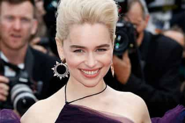 Актриса из «Игры престолов» возродила обувь из нулевых
