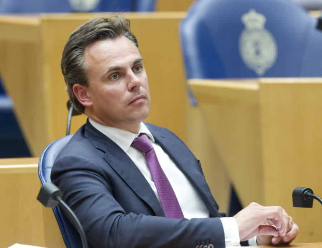 Госсекретарь Нидерландов ушел в отставку из-за статистики