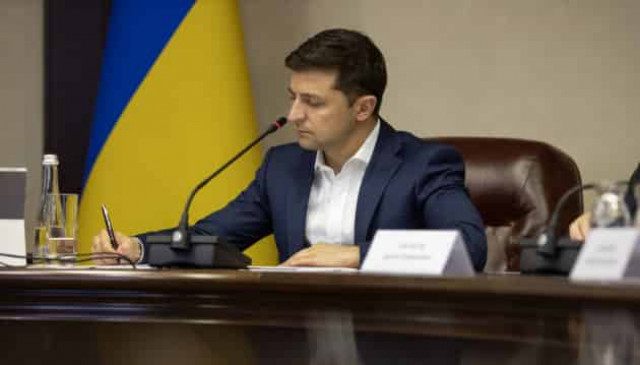 Zelensky signs banking law