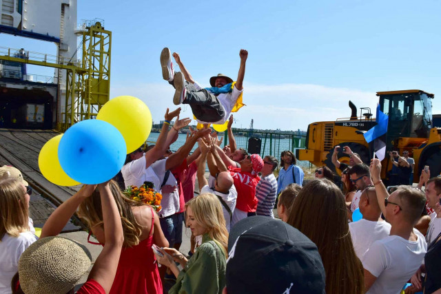 Пограничники встретили украинского путешественника, совершившего кругосветное путешествие и установившего рекорд (ФОТО)