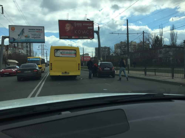 В Херсоне в ДТП попало авто с бюллетенями и членами избиркома (ФОТО)