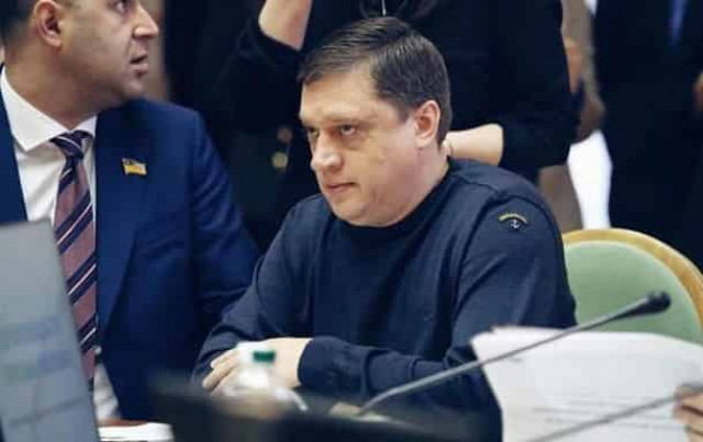 В Слуге народа требуют от Иванисова сдать мандат