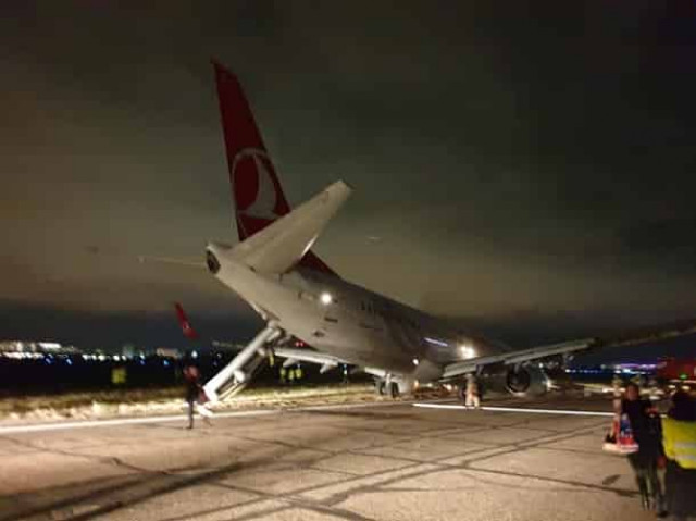 Літак з пасажирами здійснив аварійну посадку в Одесі