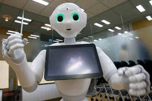 Робота-продавца уволили за тупость и плохие шутки