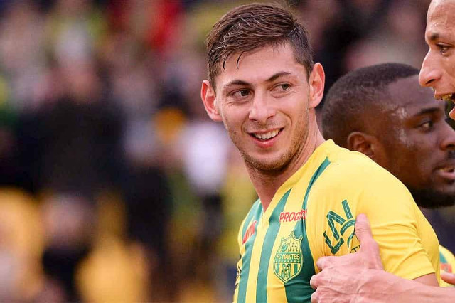 В Ла-Манше ищут самолет с футболистом, он успел отправить сообщение