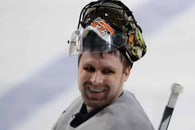 Бывший вратарь хоккейной сборной России назвал финал Игр с немцами безобразием
