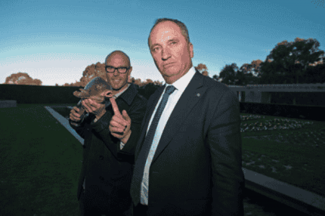 Женатый австралийский вице-премьер уволился из-за беременности подчиненной