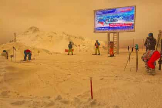 Красную Поляну засыпало песком
