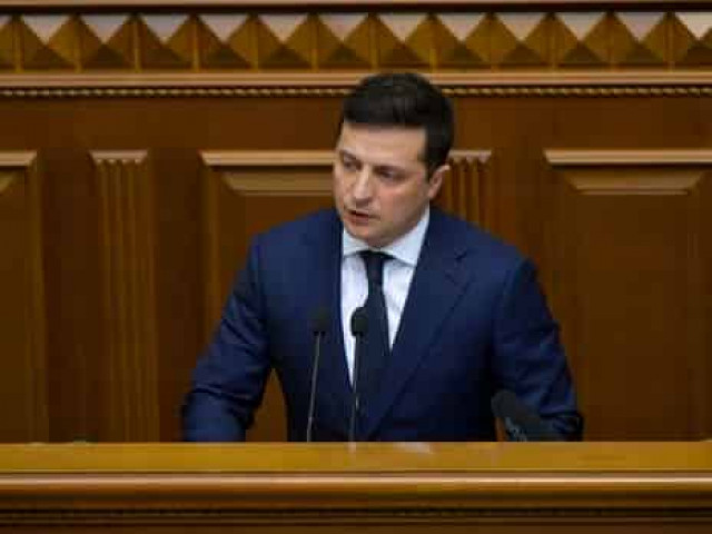 Зеленский: Нам досталась не идеальная медицина, но она держится на суперегероях