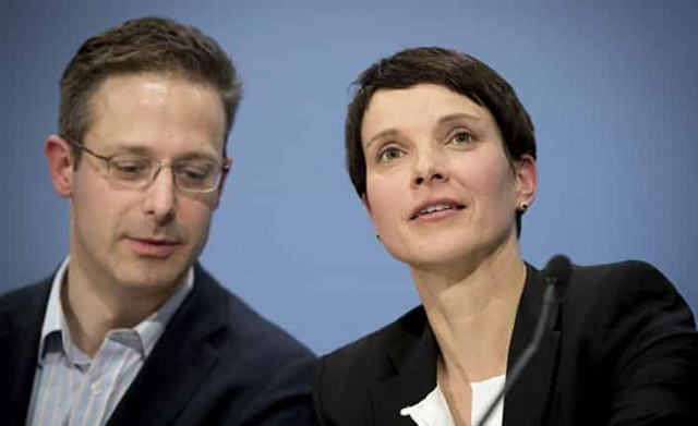 На частном самолете из Москвы
