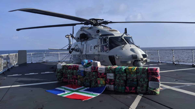 Нидерландский корабль перехватил более 1,5 тонны кокаина (ФОТО)